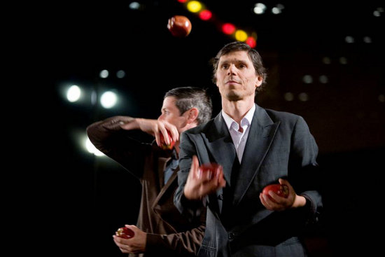 Gandini Juggling, Smashed!