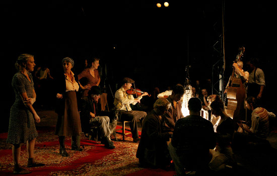 Compagnie Rasposo, Le Chant du Dindon | Photo: J. Verhoustraeten Compagnie Rasposo, Le Chant du Dindon | Photo: J. Verhoustraeten