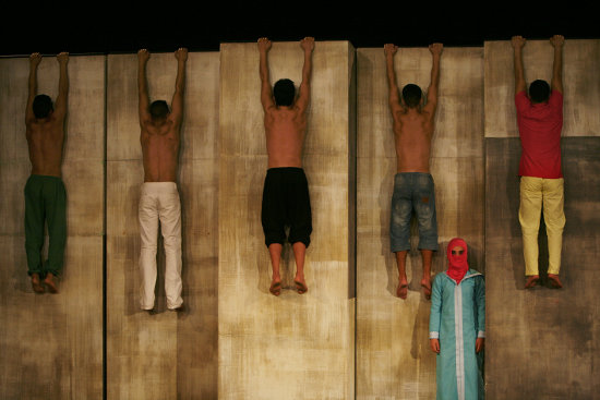 Groupe Acrobatique de Tangier, Chouf Ouchouf | Photo: Mario Del Curto