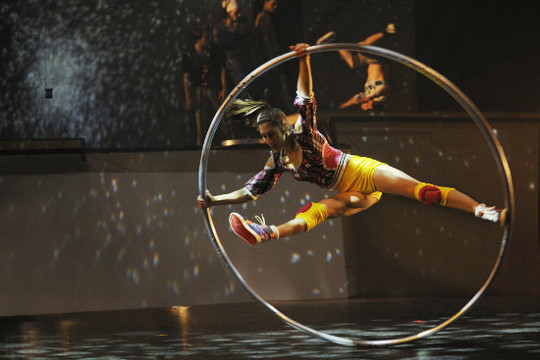 Cirque Éloize, iD | Photo: © 2010 Theatre T & Cie / Valérie Remise